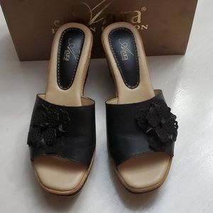 Azura Montanara Leather Wedges